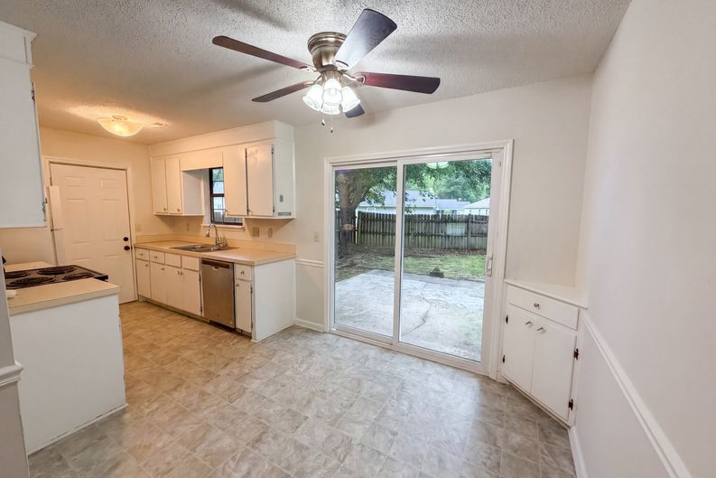 Photo 7 of 17 of 422 Allen Ct, Ladson, SC