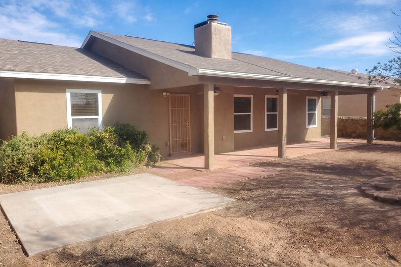Photo 5 of 28 of 1039 Aguilera Ct, Las Cruces, NM