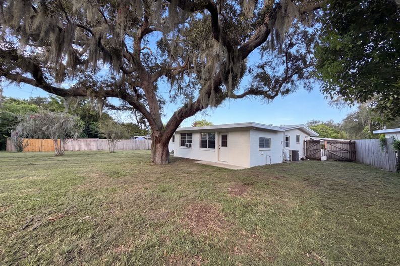 Photo 5 of 24 of 1436 Alabama Ave, Holly Hill, FL