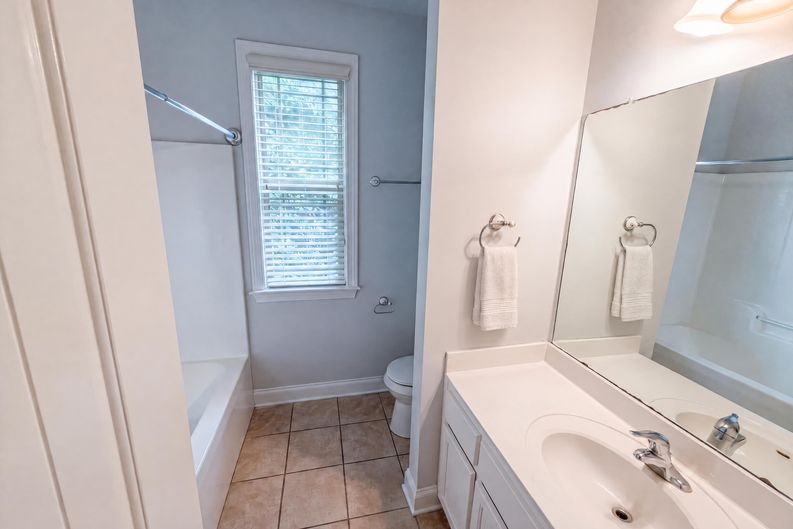 Photo 11 of 25 of 212 Westwind Dr, Newnan, GA