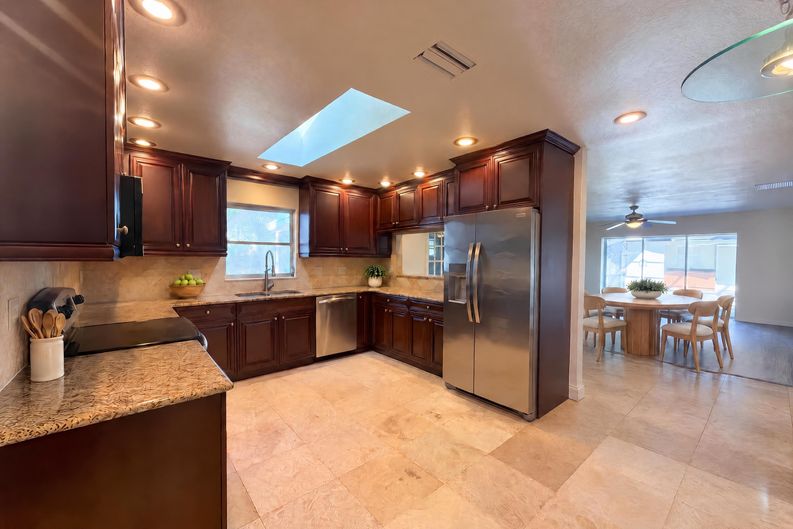 Photo 6 of 43 of 3705 Malec Cir, Sarasota, FL
