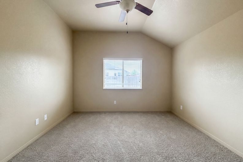 Photo 8 of 16 of 1023 Roanoke Dr, Temple, TX