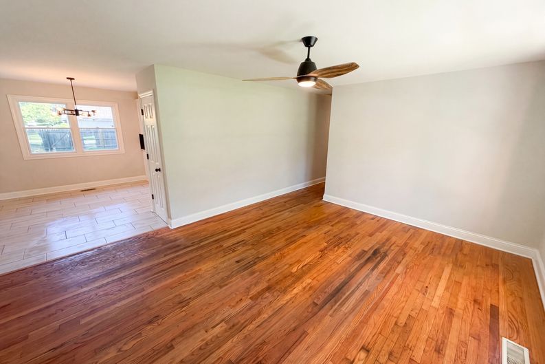 Photo 3 of 17 of 5110 Winston Dr, Indianapolis, IN