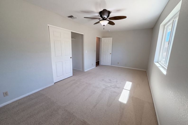 Photo 4 of 11 of 20861 Lone Eagle Rd, Apple Valley, CA