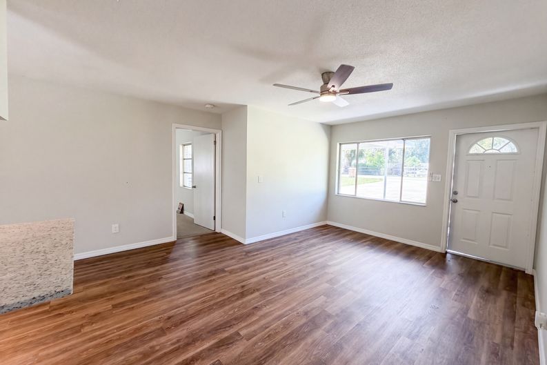 Photo 3 of 28 of 4526 Eagles Nest Rd, Fruitland Park, FL
