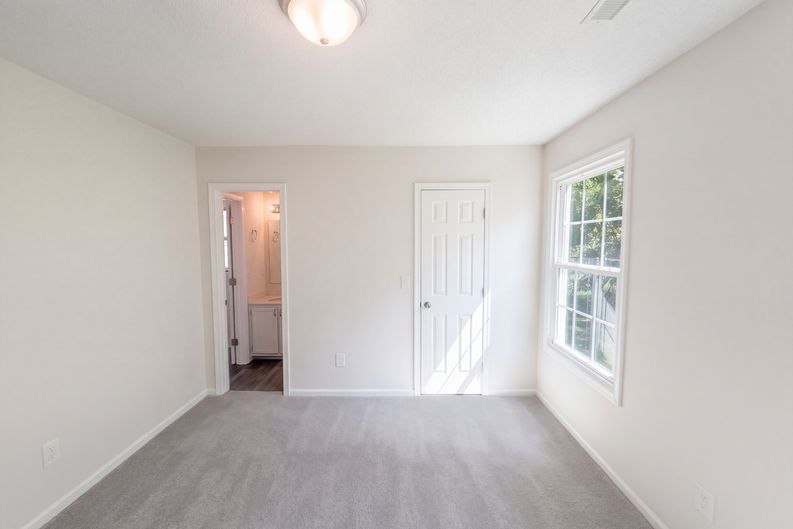 Photo 4 of 16 of 3903 Bears Creek Rd, Greensboro, NC
