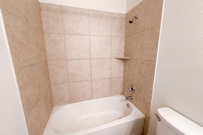 Photo 17 of 27 of 2101 Rivers Edge Way, Austin, TX