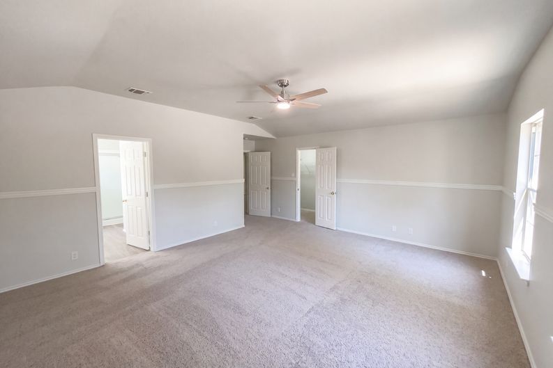 Photo 4 of 24 of 10155 Cedarcliff, San Antonio, TX