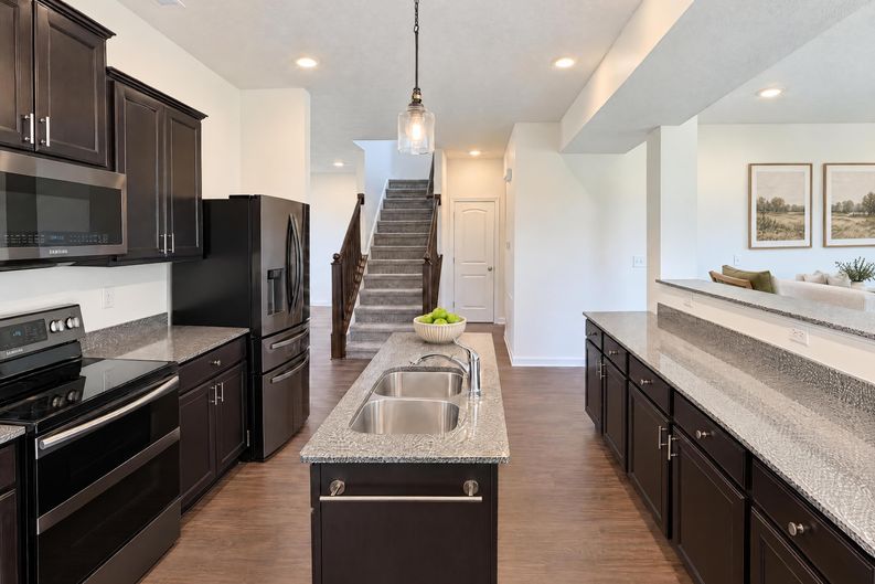 Photo 4 of 35 of 9831 Mystic Sun Ct, Fishers, IN