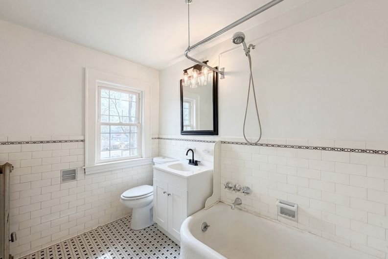 Photo 12 of 18 of 10 Perrot St, Worcester, MA