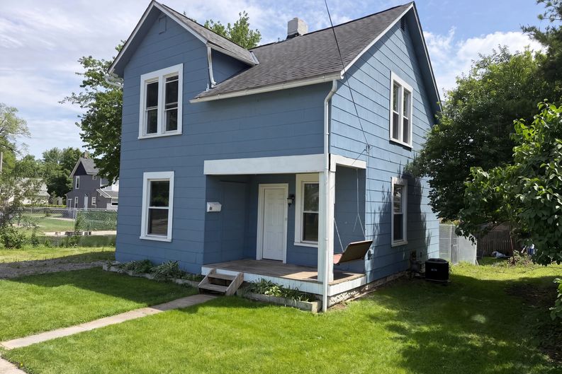 Photo 7 of 28 of 65 W Harrison St, Delaware, OH