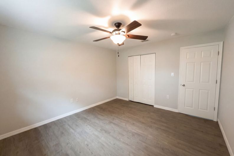 Photo 4 of 21 of 806 Wedgewood Dr, Mount Dora, FL