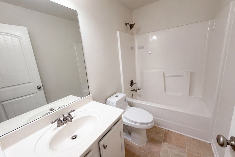 Photo 24 of 41 of 821 Walnut Woods Dr, Braselton, GA