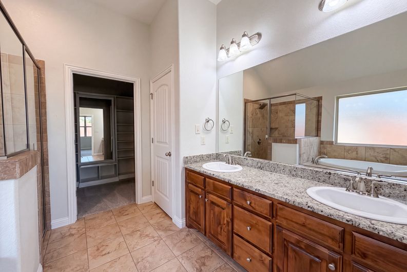 Photo 11 of 19 of 120 Donna Cir, Granbury, TX