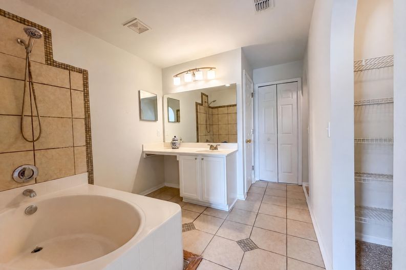 Photo 21 of 26 of 2158 Willesdon Dr W, Jacksonville, FL