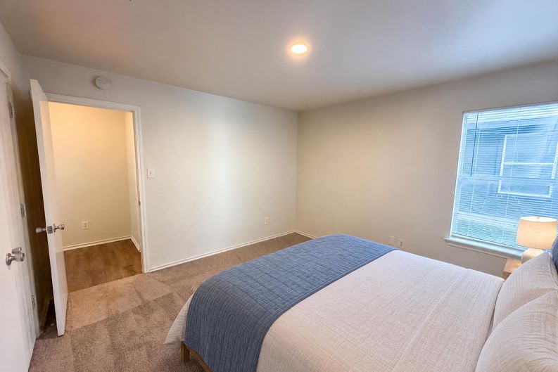Photo 11 of 30 of 230 Phillips St, Hutto, TX