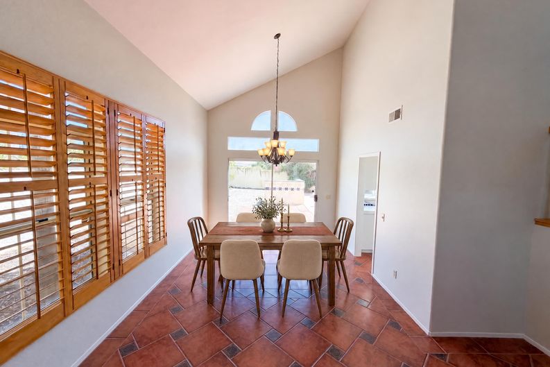 Photo 7 of 25 of 8932 Mesa Oak Dr, Riverside, CA