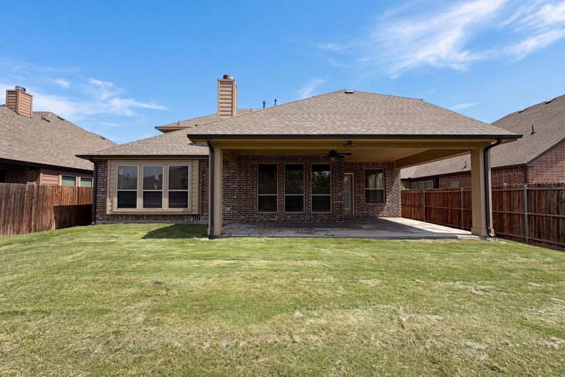 Photo 5 of 34 of 725 Lyndhurst Dr, Anna, TX