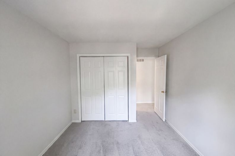 Photo 10 of 21 of 3229 Regents Park Ln, Greensboro, NC