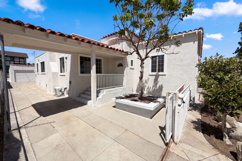 Photo 20 of 31 of 817 S 9th St, Alhambra, CA