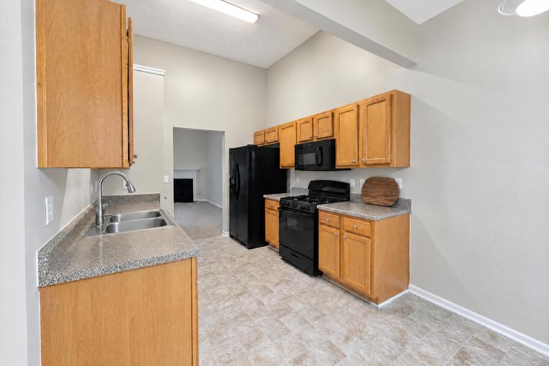 Photo 6 of 23 of 302 Bonnes Dr, Austell, GA