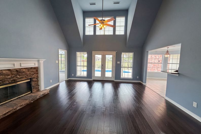 Photo 10 of 22 of 4014 Ovilla Rd, Waxahachie, TX