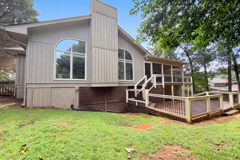 Photo 5 of 44 of 5344 Forest Springs Dr, Atlanta, GA