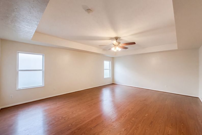 Photo 8 of 23 of 10605 Dunes Ct, Indianapolis, IN