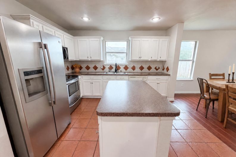 Photo 9 of 19 of 111 Forest Park Ln, Red Oak, TX