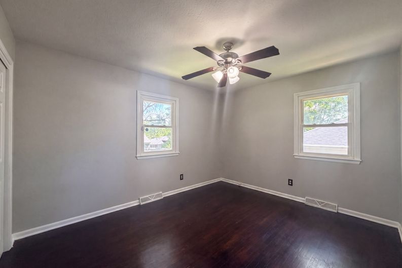 Photo 10 of 21 of 3809 S Drumm Ave, Independence, MO