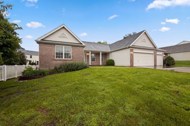 Photo 23 of 26 of 2212 Harborside Dr, DARDENNE PRAIRIE, MO