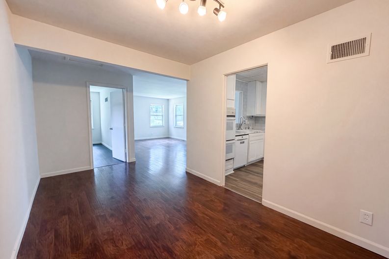 Photo 6 of 18 of 8606 Vasel Ave, Saint Louis, MO