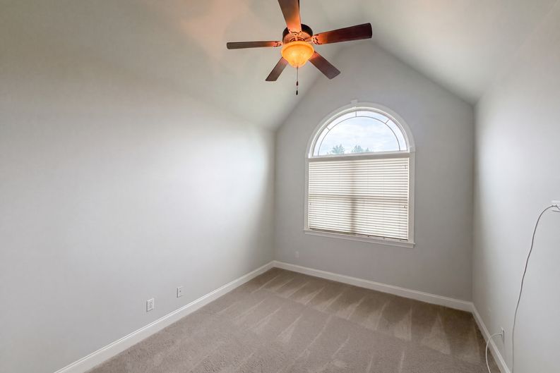 Photo 10 of 27 of 212 Westwind Dr, Newnan, GA