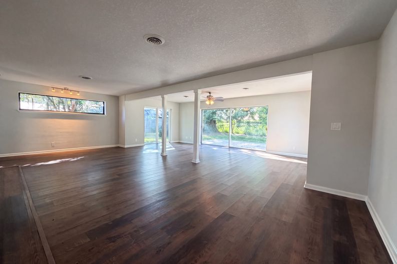 Photo 4 of 22 of 4040 Sierra Madre Dr S, Jacksonville, FL