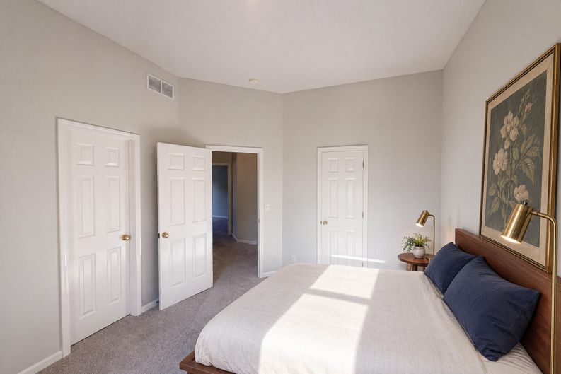 Photo 12 of 25 of 7825 W 143rd Pl, Overland Park, KS