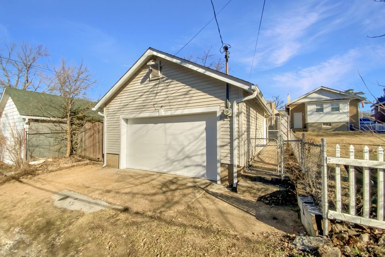 Photo 17 of 19 of 826 Catskill Dr, Saint Louis, MO