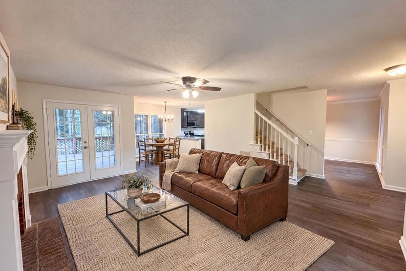 Photo 6 of 23 of 1012 Crown Corners Dr, McDonough, GA