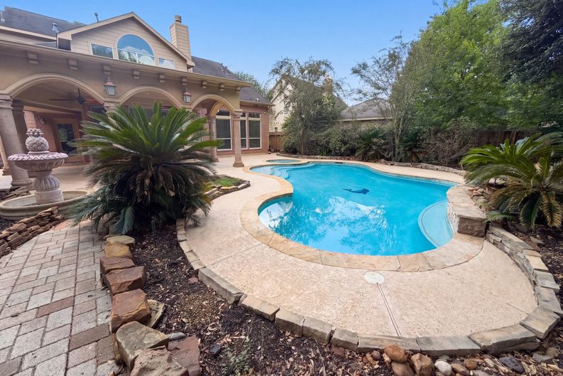 Photo 5 of 21 of 25722 Lake Springs Way, Spring, TX