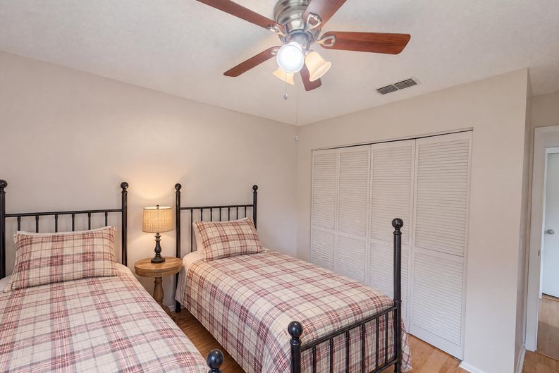 Photo 18 of 32 of 12054 Joe Herrmann Dr, San Antonio, FL