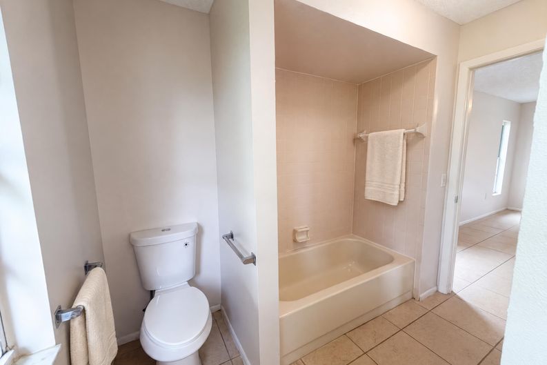 Photo 15 of 32 of 12054 Joe Herrmann Dr, San Antonio, FL