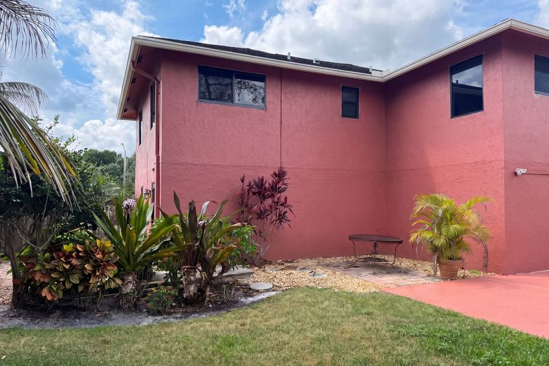 Photo 33 of 47 of 118 Waterway Rd, Royal Palm Beach, FL