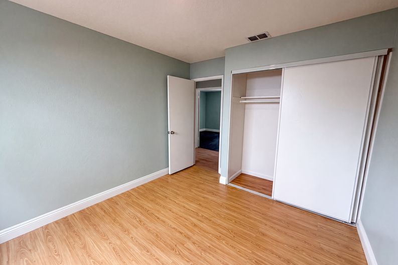 Photo 17 of 25 of 7804 McClintock Way, Sacramento, CA