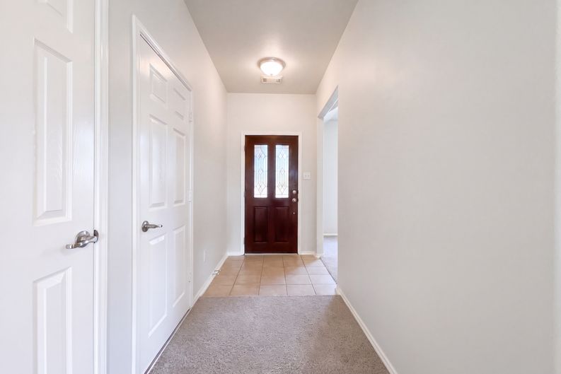 Photo 7 of 37 of 10710 Laurelton Ct, Humble, TX