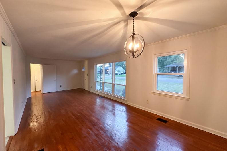 Photo 3 of 12 of 718 S Lovell Ave, Chattanooga, TN