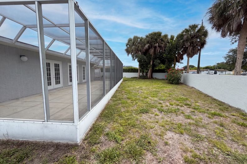Photo 5 of 40 of 1301 Lucaya Ave, Venice, FL