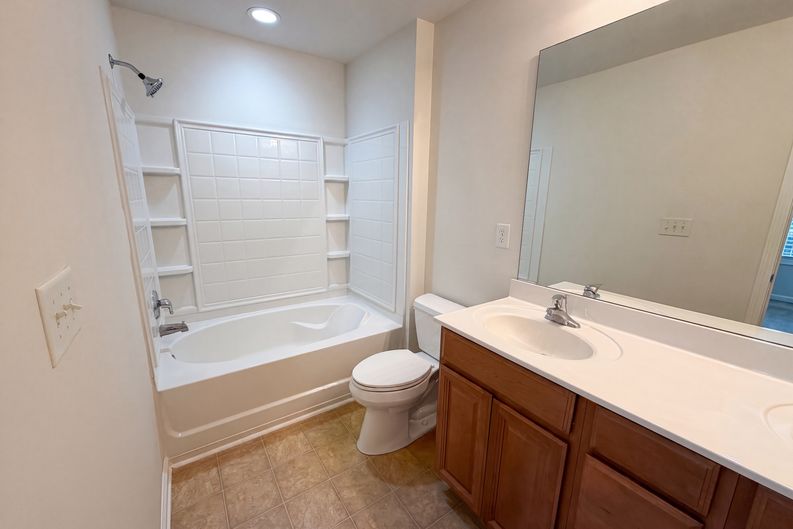 Photo 15 of 23 of 1019 Ivydale Cir, Lawrenceville, GA