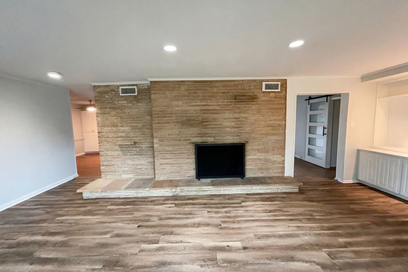 Photo 17 of 18 of 4106 Walnut Hill Ln, Dallas, TX
