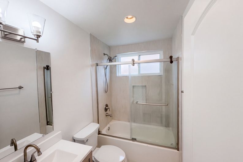 Photo 17 of 37 of 10539 Georgetown Dr, Rancho Cordova, CA