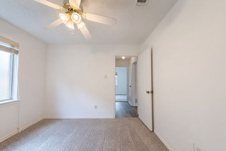 Photo 17 of 20 of 5719 Stage Line Dr, Arlington, TX