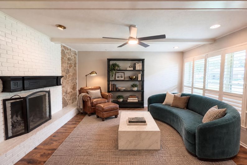 Photo 10 of 22 of 1618 Woodcrest Ln, Carrollton, TX